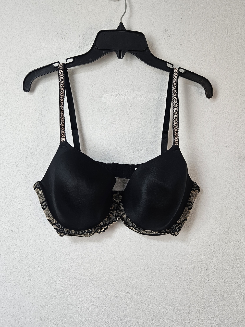 Wacoal Lost in Lace Contour Wired Bra Black Women’s Size 38DD 65369 #B1380